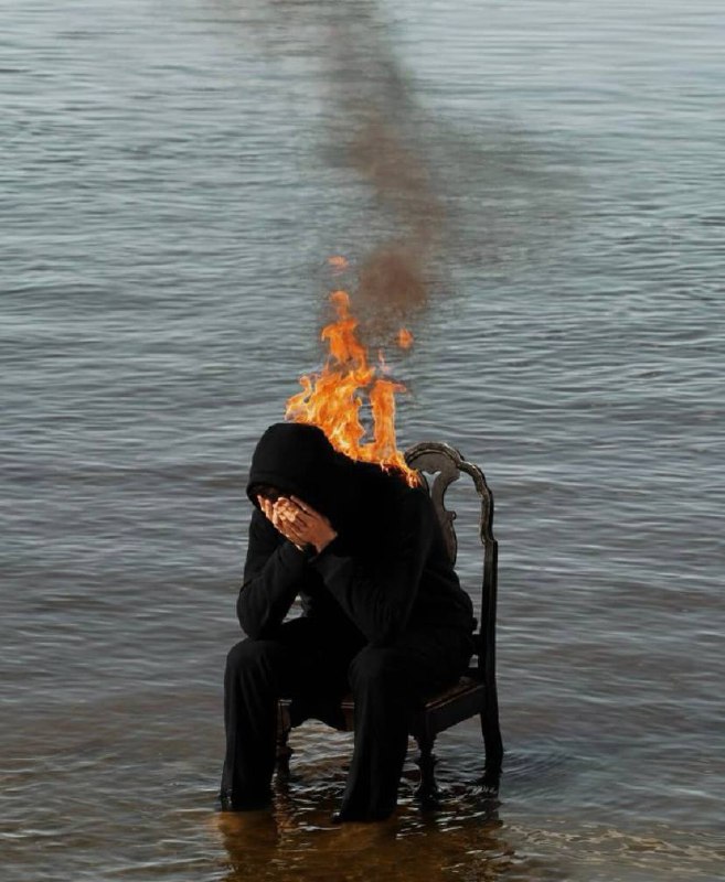 一边讨厌着你现在的生活状态一边懒散的混过每一天